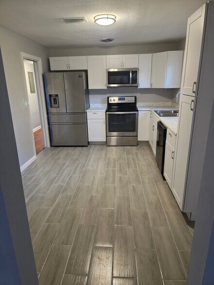 Kitchen - 2232 Ribault Scenic Dr