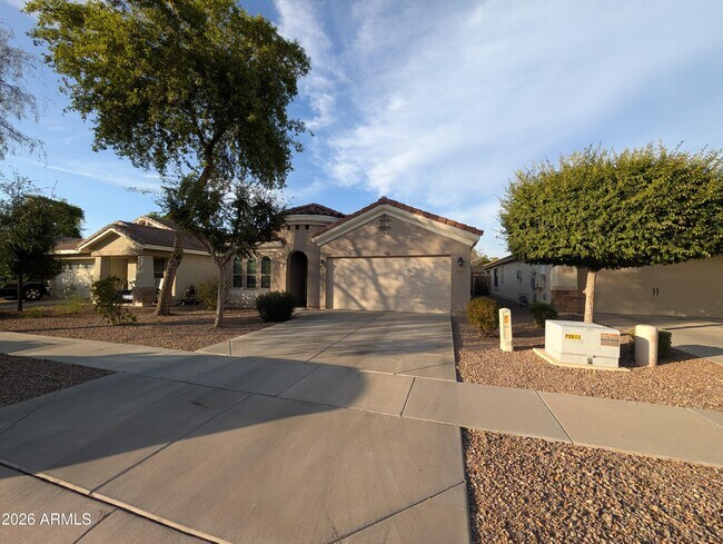 Building Photo - 4230 E Sandy Way
