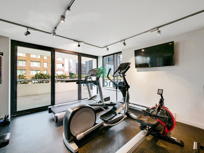 Building Photo - 1 BED & 1 BATH CONDO FOR RENT