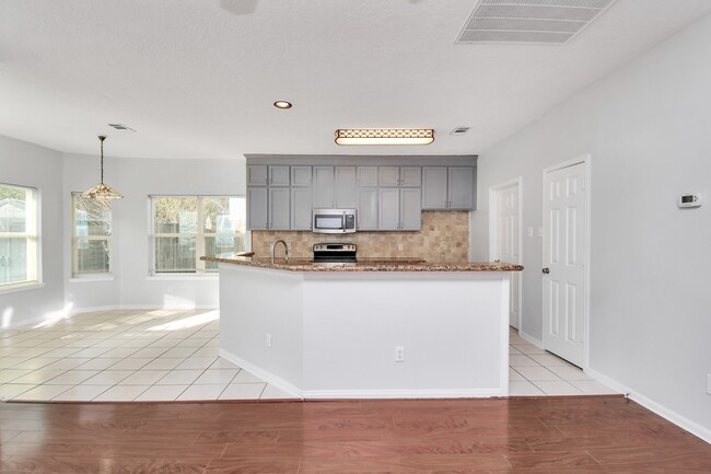 Building Photo - 15711 Rosewood Hill Ct