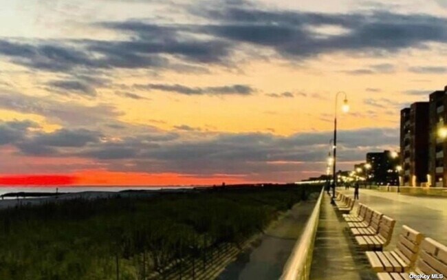 Building Photo - 623 E Park Ave