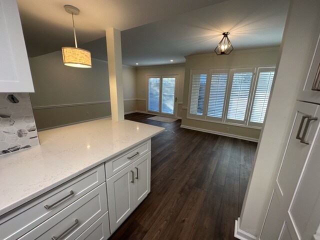 Open counter to living - 25 Ivy Sq NE