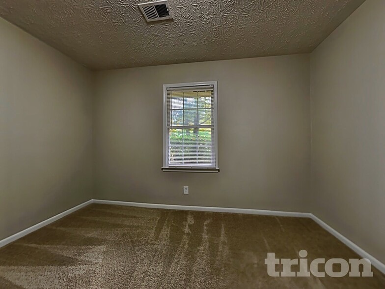 Building Photo - 3959 Grove Trail