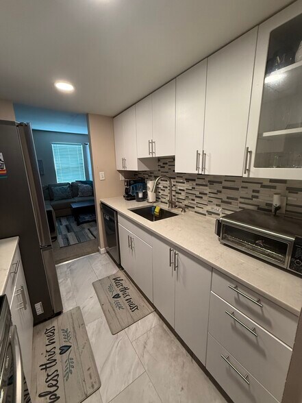 Kitchen - 6264 Ducketts Ln