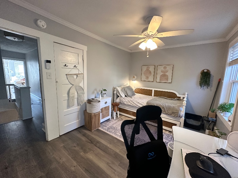 Building Photo - 10 W Knight Ave