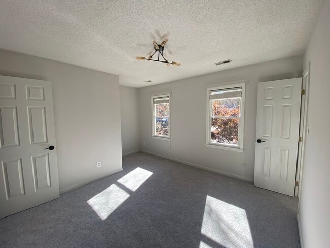 Building Photo - 118 W Skyhawk Dr