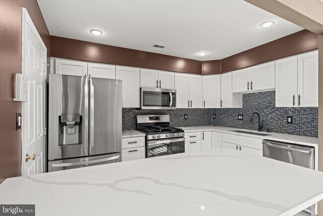 Building Photo - 4702 Grenwich Ln
