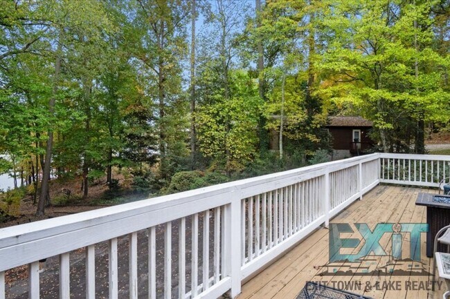 Building Photo - Lakefront Rental in Long Branch Shores