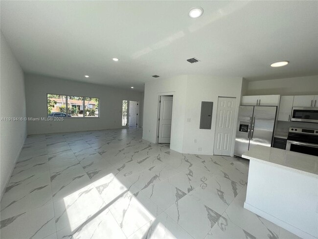 Building Photo - 436 NW 14th Way