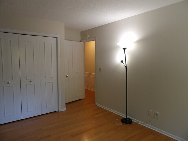 Building Photo - 2 Bed | 2 Bath Third Floor Condo