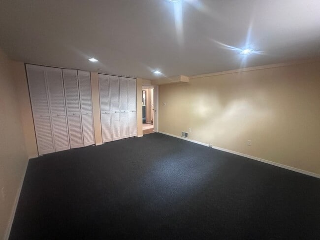 Building Photo - Hikes Point 3+ bedroom home with finished basement and garage