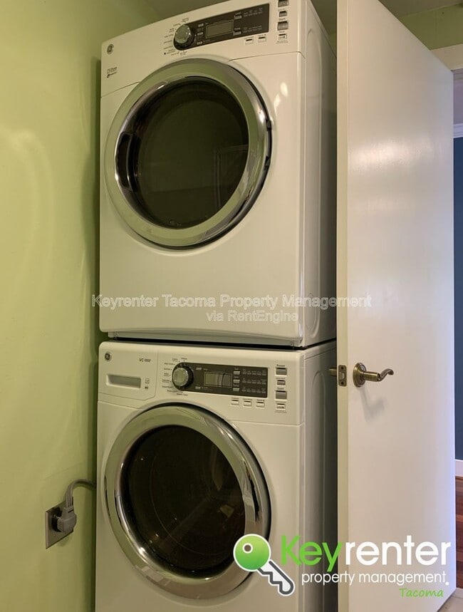 Building Photo - 1355 E 44th St