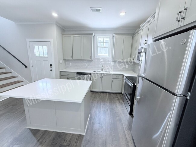 Building Photo - 1405 Pleasant Dr