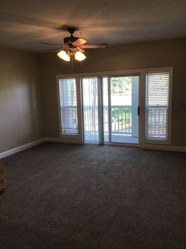 Building Photo - Spacious 2 Bedroom Condo in World Tour
