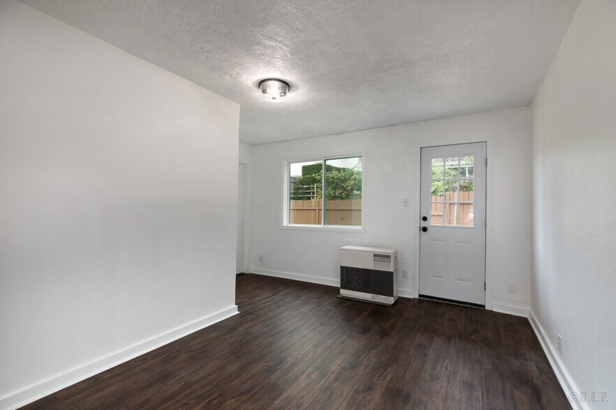 Building Photo - 410 W C St