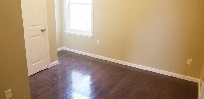 Building Photo - 422 West Side Ave