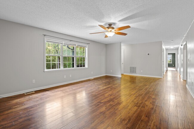 Building Photo - 598 Slick Rock Rd