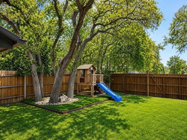 Building Photo - 1129 Castle Path