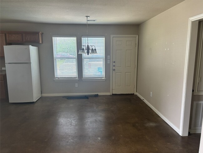 Building Photo - 11817 13th St