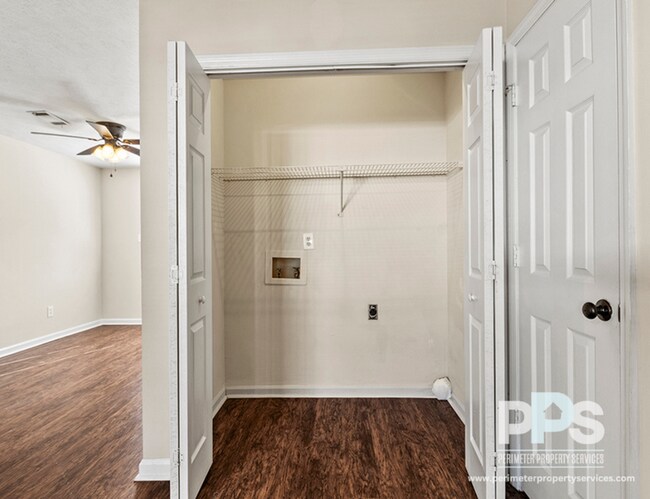 Building Photo - 107 Church St