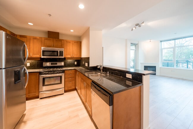 Building Photo - 475 Redwood St