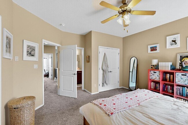 Building Photo - Sawmill District Townhouse 2/BD2/Story 2.5...