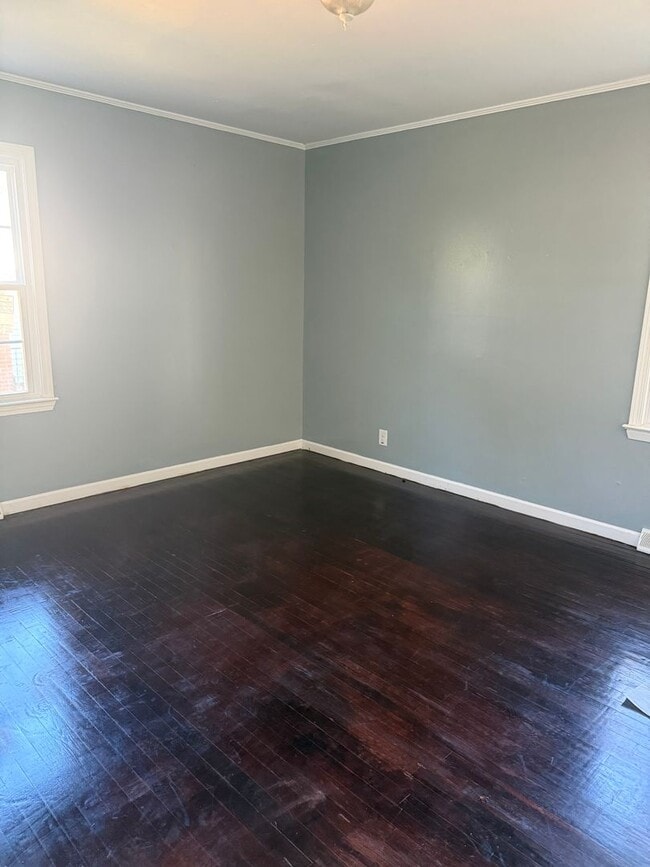 Building Photo - Updated 3 Bedroom 2 Bathroom Home