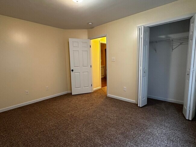 Building Photo - 206 High Meadows Cir