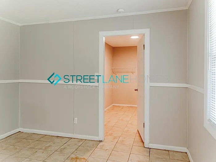 Building Photo - 2428 Amsterdam Dr