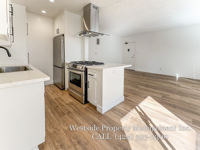 Building Photo - 4051 Mclaughlin Ave