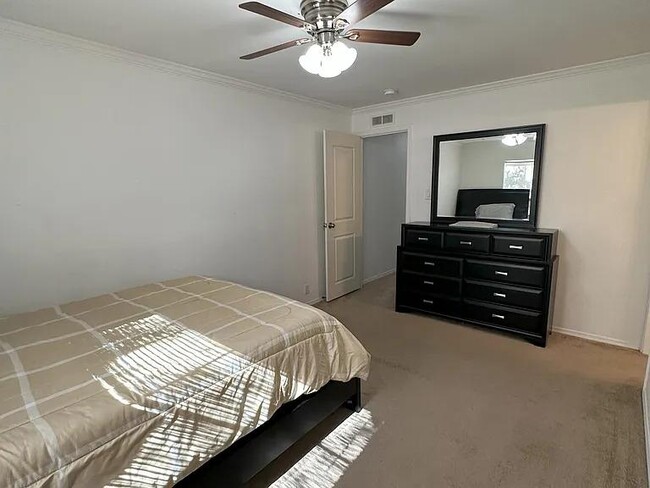 Building Photo - 5529 Mesa Cir