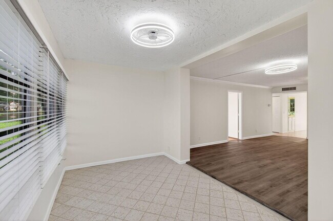 Building Photo - 26 Abbey Ln