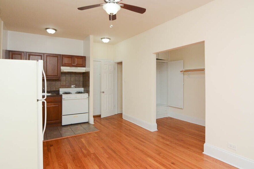 Building Photo - 2737 N Spaulding Ave