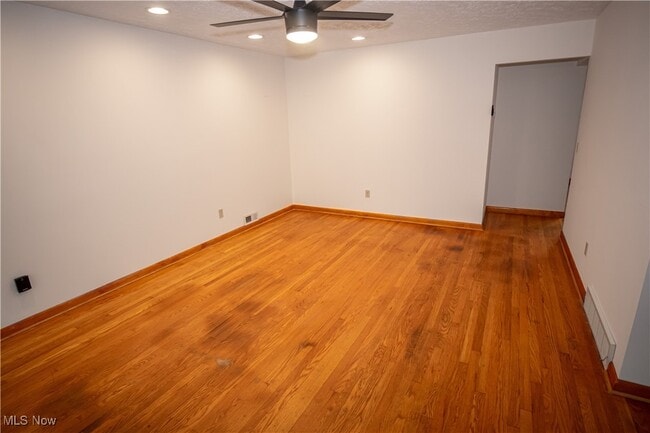 Building Photo - 14014 Emery Ave