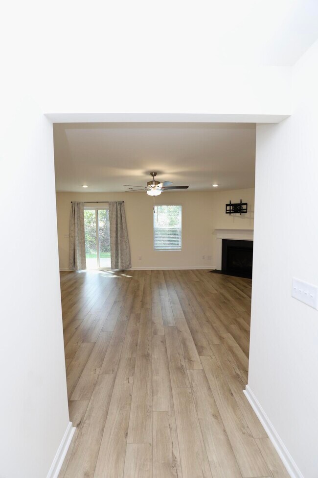 Building Photo - 1718 Canopy Dr