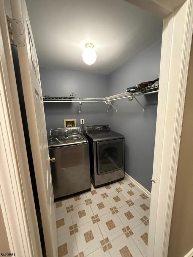 Building Photo - 2 Sapphire Ln