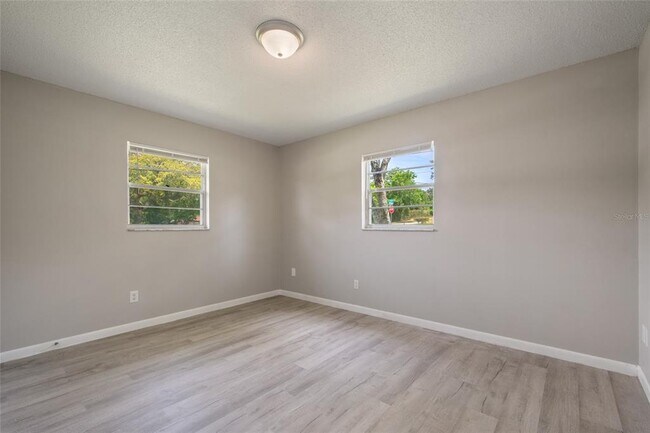 Building Photo - 111 Amigos Rd