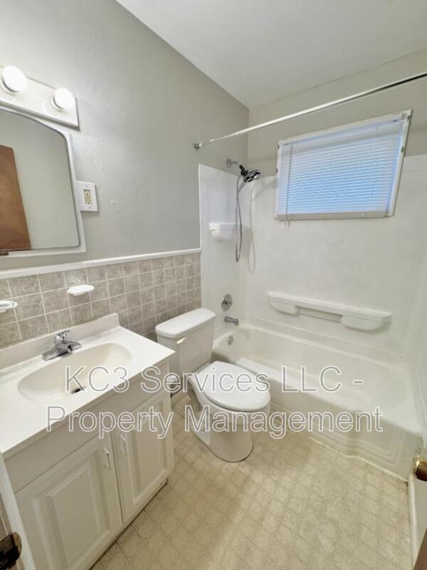 Building Photo - 200 NW 22nd St