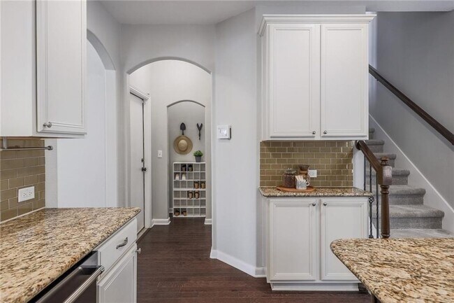 Building Photo - 529 Trinity Bend