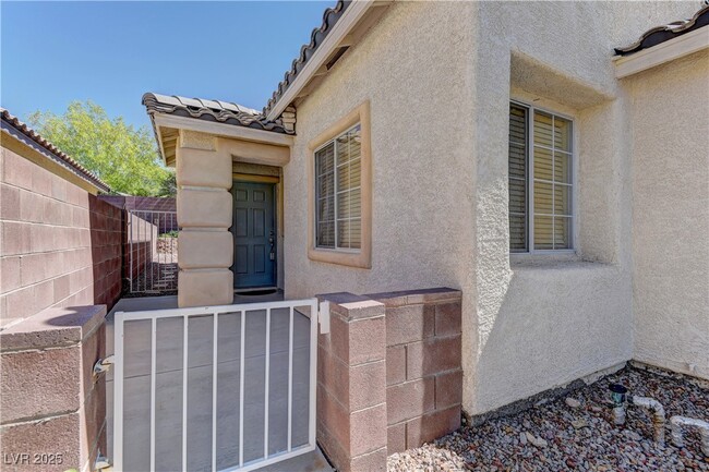 Building Photo - 10530 Lilac Tree Ave