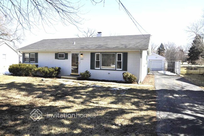 Building Photo - 1227 Lawler Ave