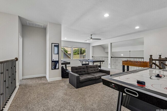 Building Photo - 1136 Aidenbaum