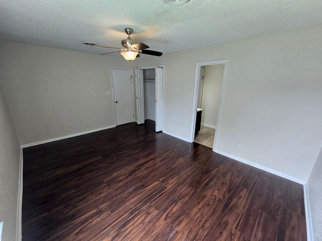 Building Photo - Charming 3BD/3BA Home with Modern Upgrades