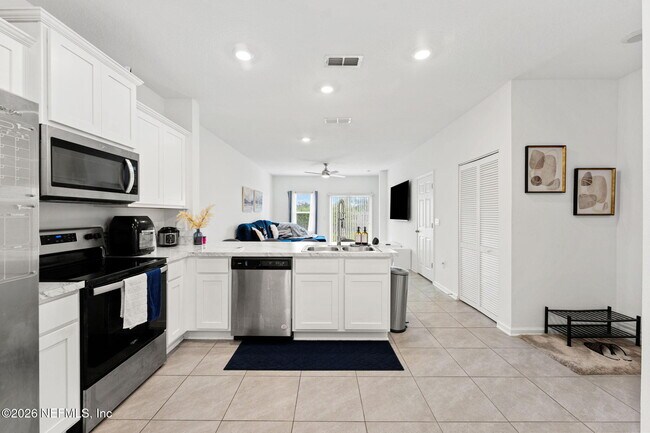 Building Photo - 9049 Gifford Dr
