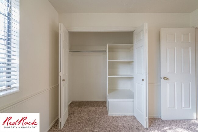 Building Photo - Charming 2 Bedroom Townhome