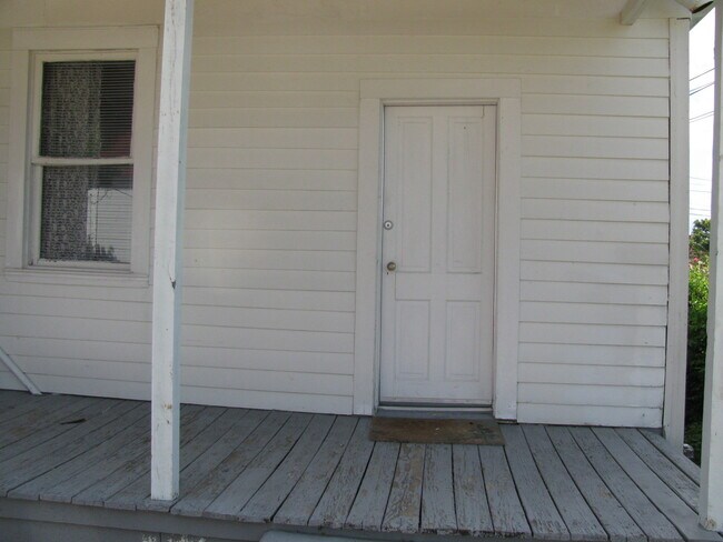 Building Photo - 914 1st Ave