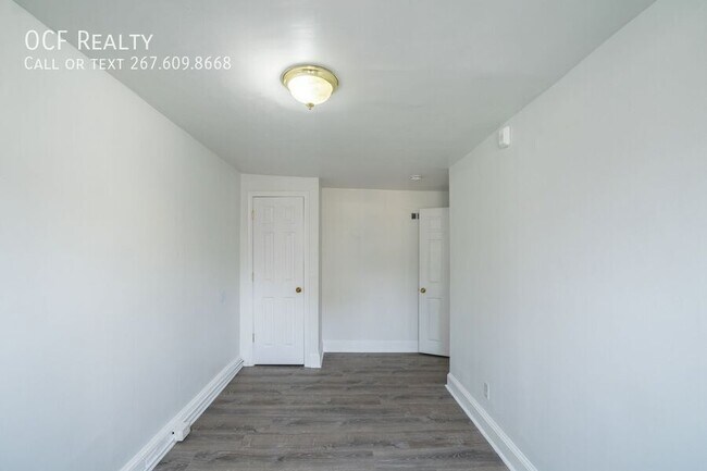Building Photo - 1726 Pine St