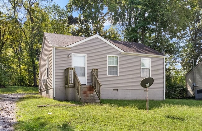 Building Photo - 26 Maple St