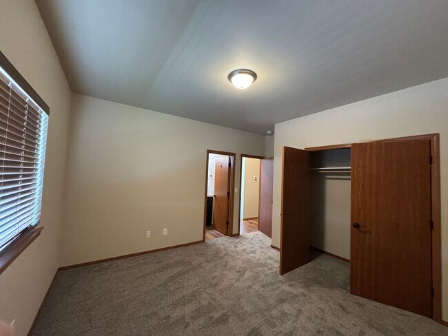 Building Photo - 706 N 29th Ave