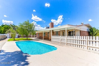 Building Photo - 5016 Cockrell Ln